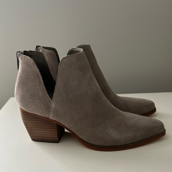 Vince Camuto Bootie - Picture 1 of 9